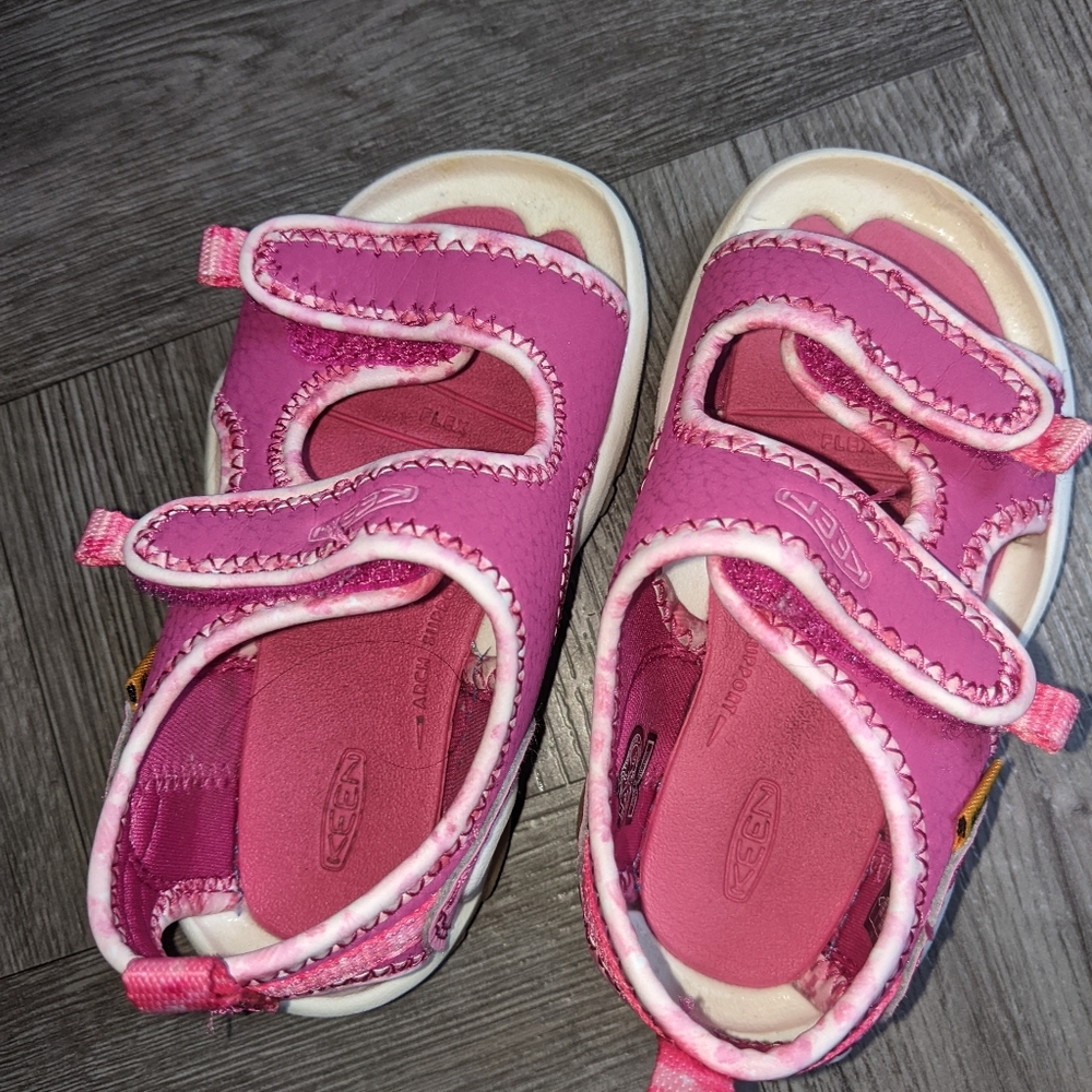 Keen toddler size 6